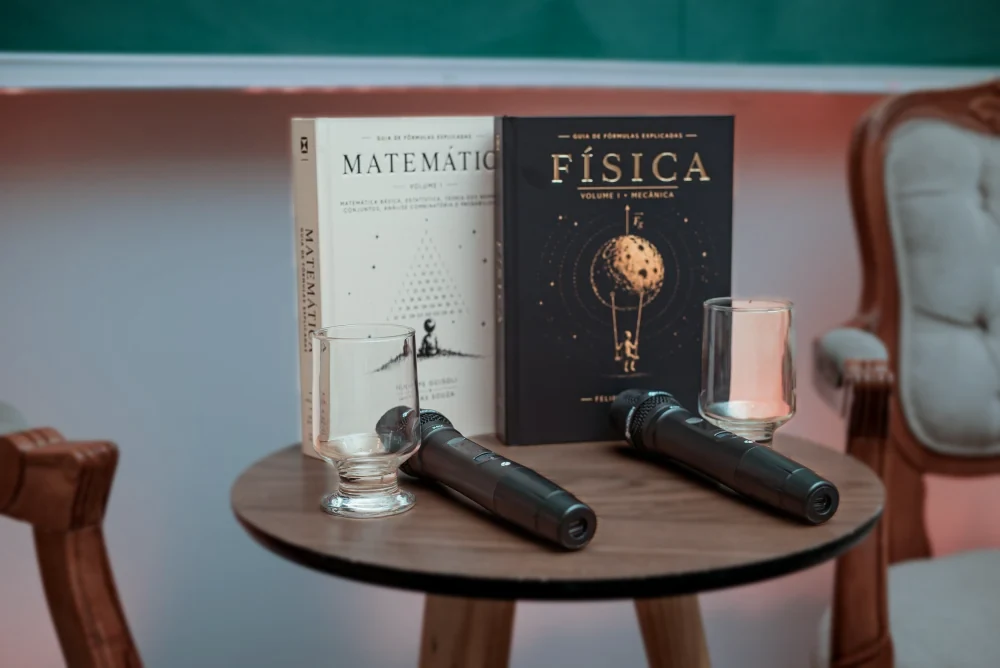 Os dois volumes na mesa do bate-papo